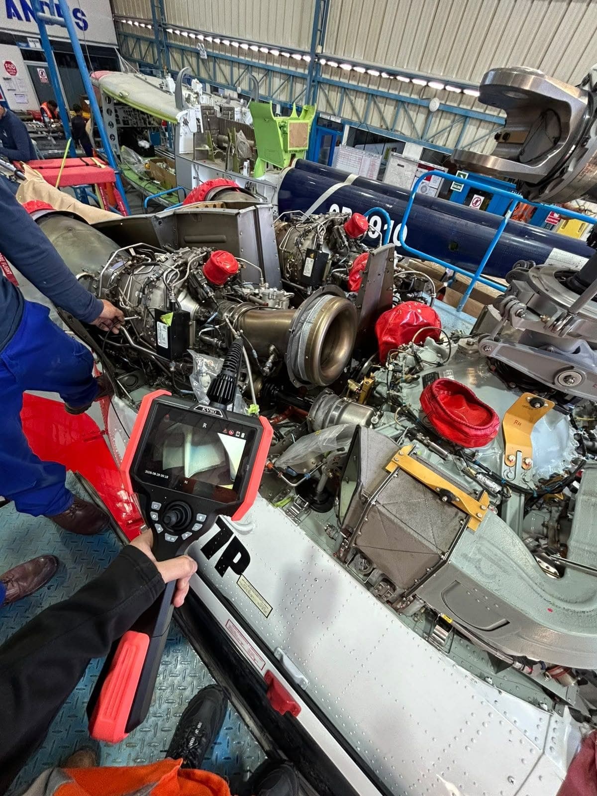Inspección de motor con videoscopio KVSG